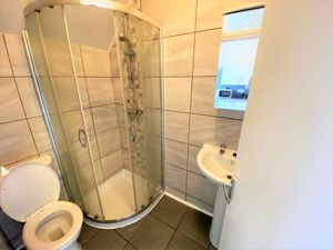 Photo 25- click for photo gallery